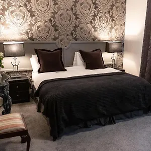 https://aaron-court-bb.dublin-hotelsweb.com